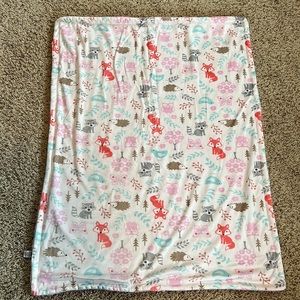 BNWOT super soft & cuddly girl’s Woodland Animal-themed reversible baby blanket